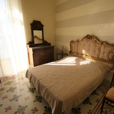 Casa Parisi * インペリア