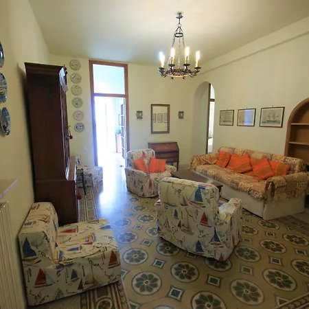 アパート Casa Parisi インペリア